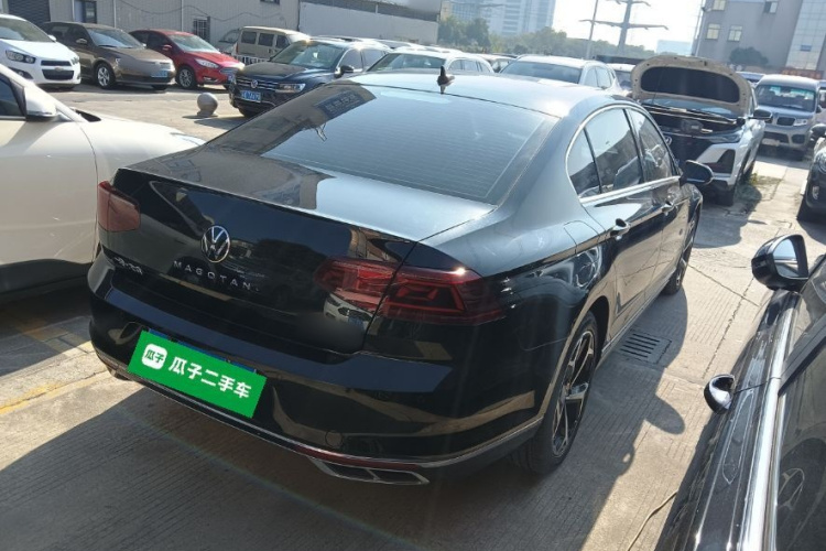 大众 迈腾 2023款 200万辆纪念版 330TSI DSG领先型车身外观7