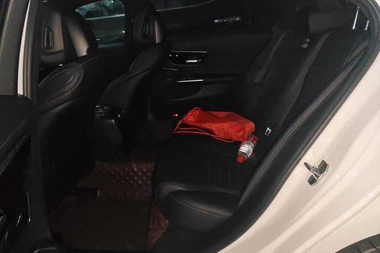 奔驰C级 2022款 改款 C 200 L 运动版中控内饰7004