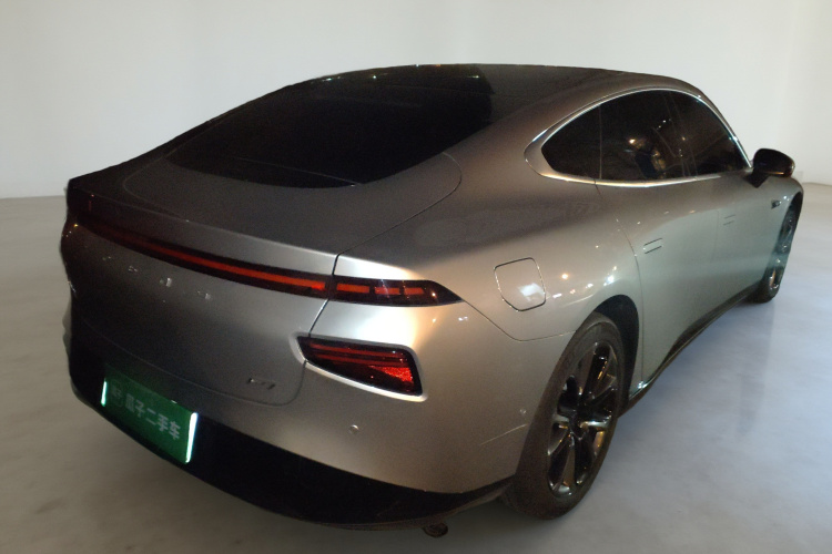 小鹏P7 2022款 625E车身外观7