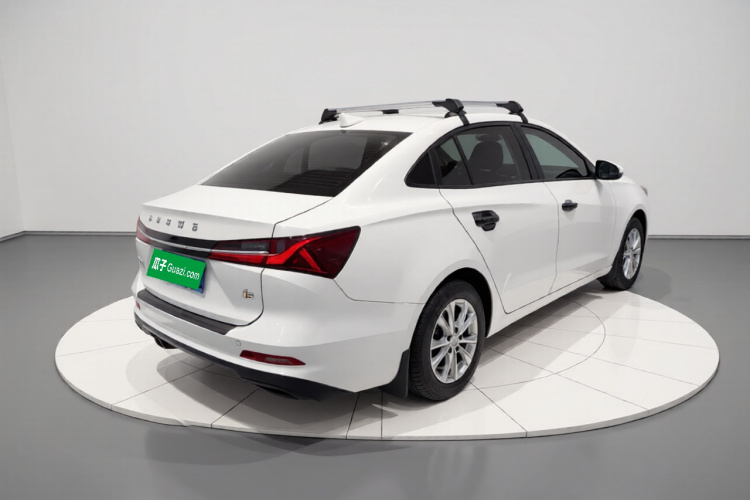 荣威i5 2023款 1.5L 手动舒享版车身外观7