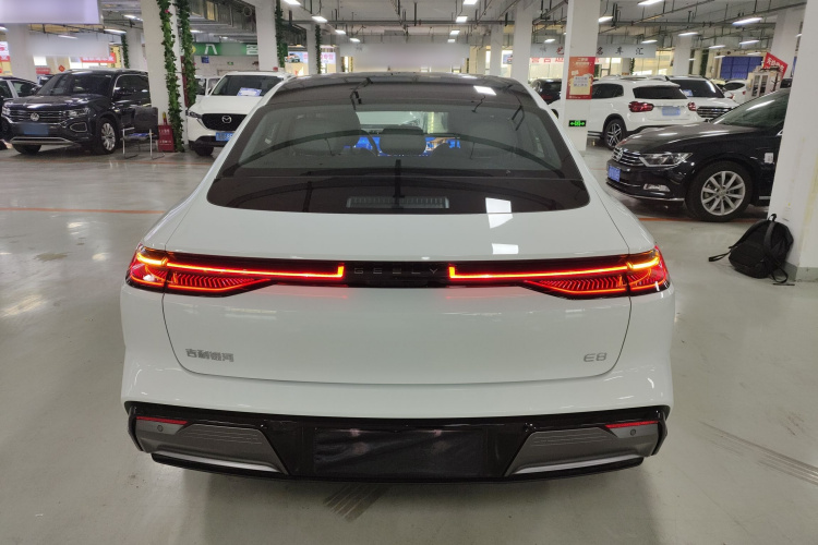 吉利银河 银河E8 2025款 575km 探索智驾版车身外观6