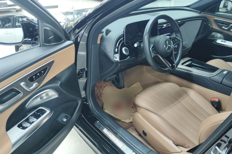 奔驰E级 2024款 E 300 L 豪华型中控内饰20