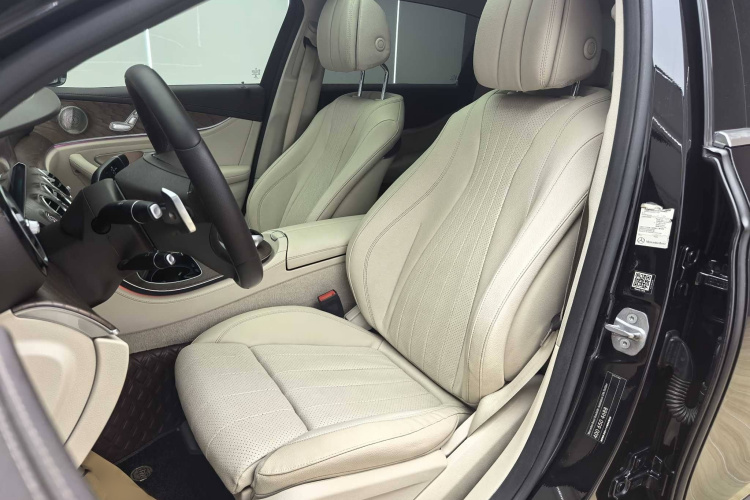 奔驰E级 2018款 E 200 L中控内饰7002