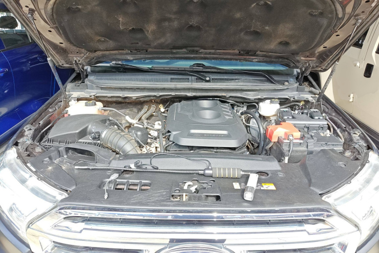 福特 撼路者 2017款 2.0T 汽油自动四驱豪华版 5座机舱底盘24