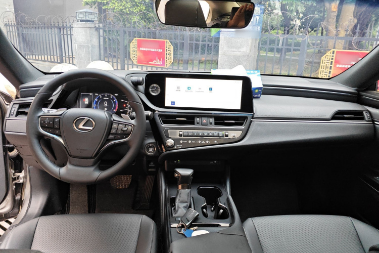 雷克萨斯ES 2023款 200 卓越版中控内饰12