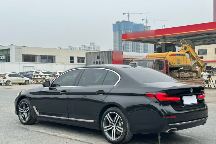 宝马5系 2022款 改款 530Li 领先型 豪华套装车身外观4