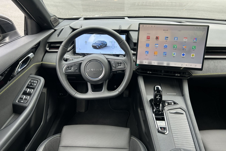 领克03 2025款 1.5TD DCT冠军版Pro中控内饰7002