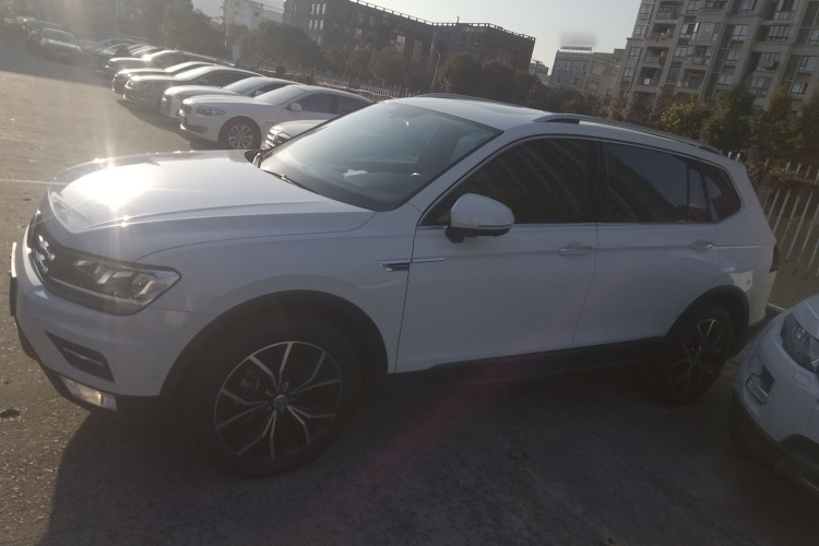 大众 途观L 2019款 改款 330TSI 自动两驱智动豪华版 国VI车身外观4