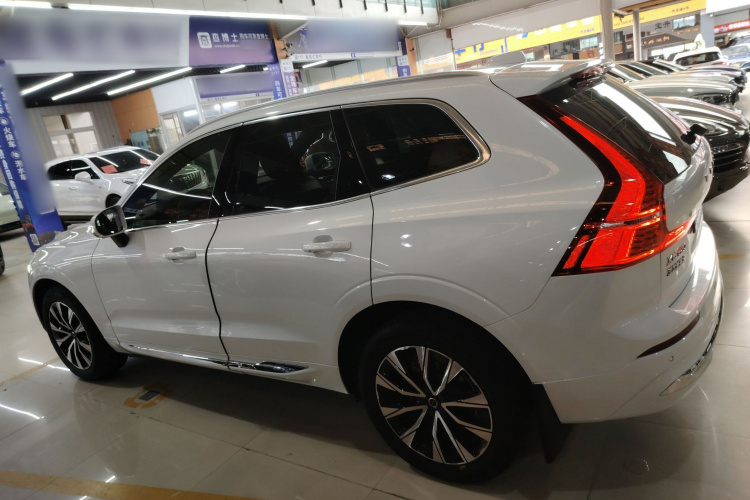 沃尔沃XC60 2023款 B5 四驱智远豪华版车身外观4