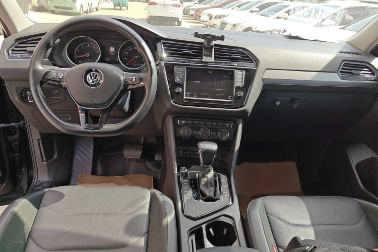 大众 途观L 2018款 330TSI 自动两驱豪华版中控内饰7002