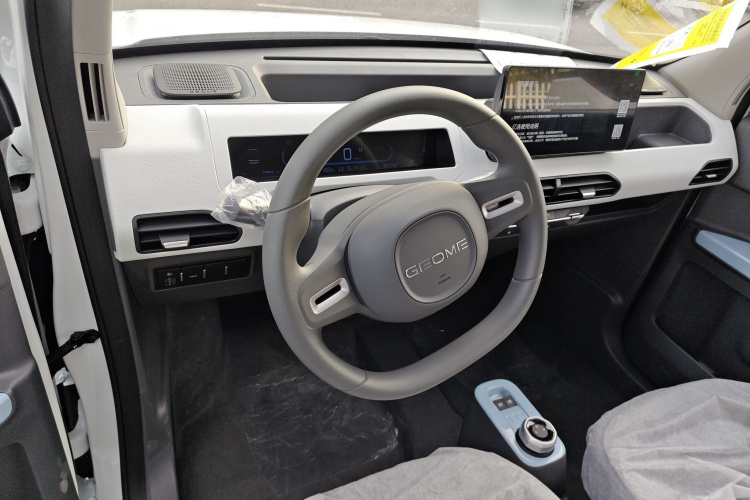 吉利银河 2024款 熊猫mini 200km 耐力熊中控内饰13