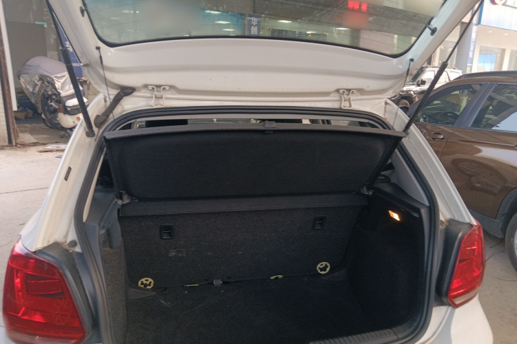 大众 Polo 2016款 1.4L 自动风尚型机舱底盘23