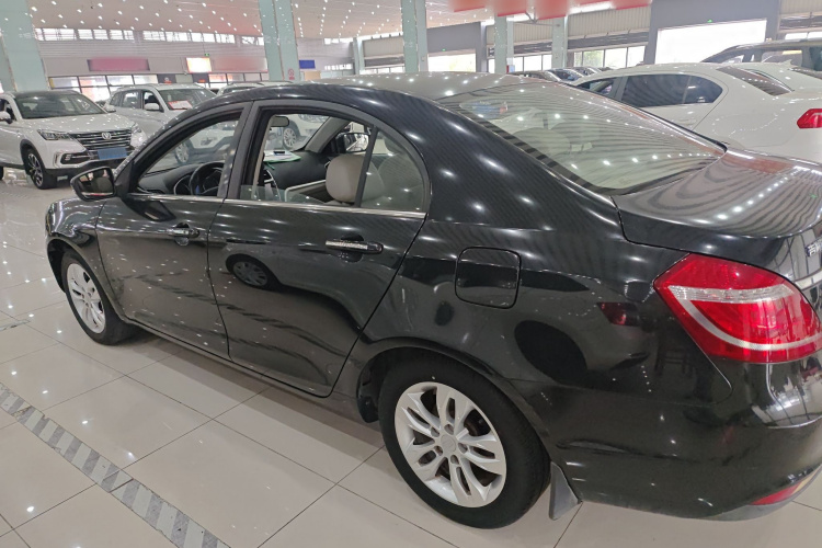 吉利汽车 帝豪 2015款 三厢 1.5L 手动向上版车身外观4