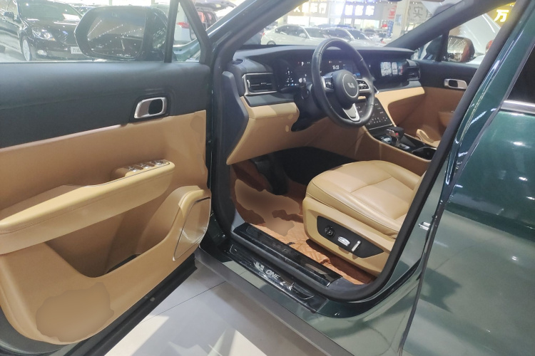 理想汽车 理想ONE 2021款 增程6座版中控内饰7003