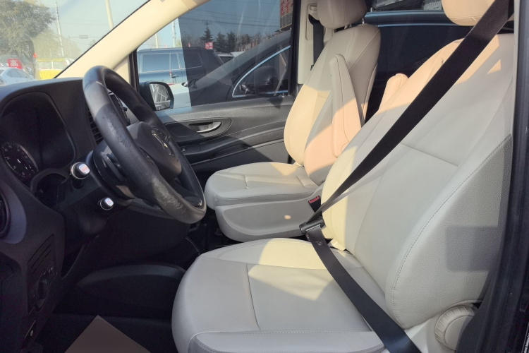 奔驰 威霆 2016款 2.0T 精英版中控内饰19