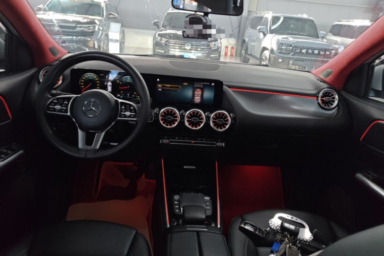 奔驰GLA 2020款 GLA 200中控内饰12