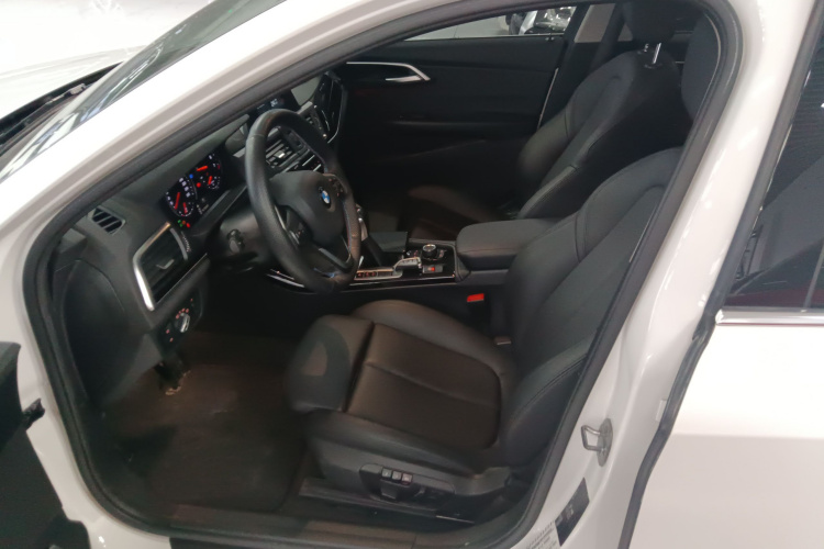 宝马1系 2018款 118i 运动型中控内饰19