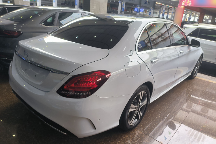 奔驰C级 2019款 C 260 L 运动版车身外观7