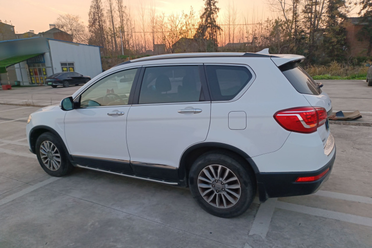 哈弗H6 2015款 运动版 1.5T 自动两驱豪华型车身外观4
