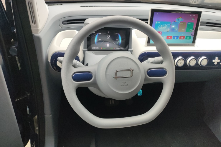 奔腾小马 2025款 222km 玲珑马中控内饰13