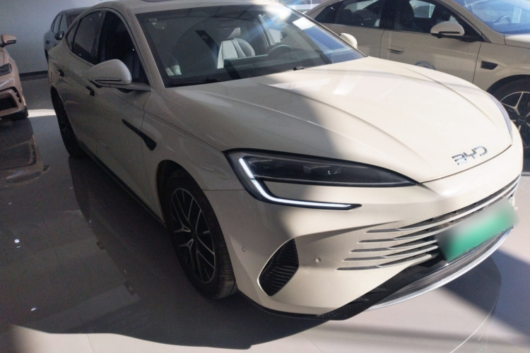 比亚迪 海豹07 DM-i 2025款 智驾版 DM-i 1.5L 125km 尊贵型车身外观3