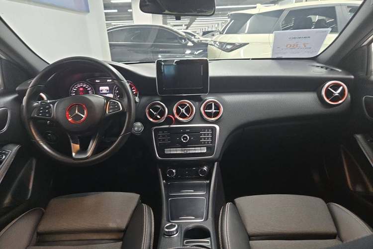 奔驰A级(进口) 2017款 改款 A 200 动感型局部细节16