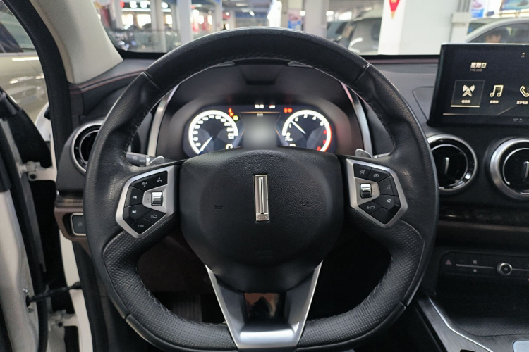 魏牌 VV5 2019款 1.5T 两驱智先锋中控内饰13