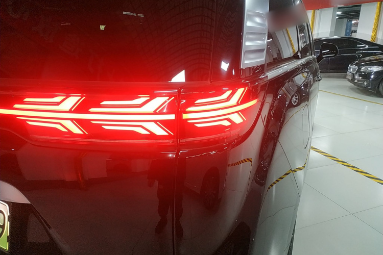 腾势D9 2022款 DM-i 1040 尊贵型车身外观6006