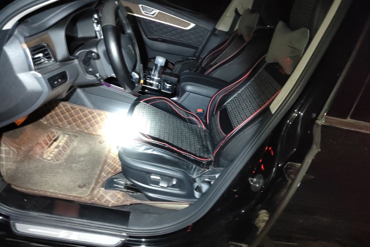 红旗HS7 2021款 2.0T DCT两驱智联旗畅版中控内饰19