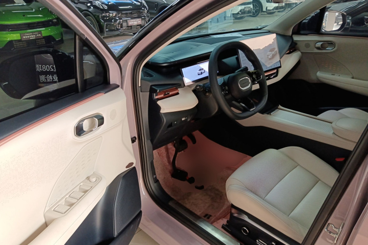 领克06 2025款 Shero 1.5T 紫色特别版中控内饰7003