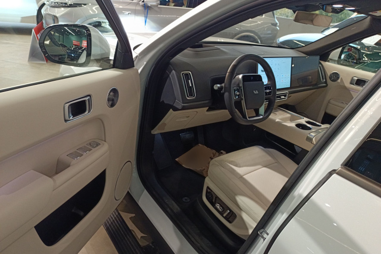 理想汽车 理想L9 2025款 Ultra 智能焕新版中控内饰20