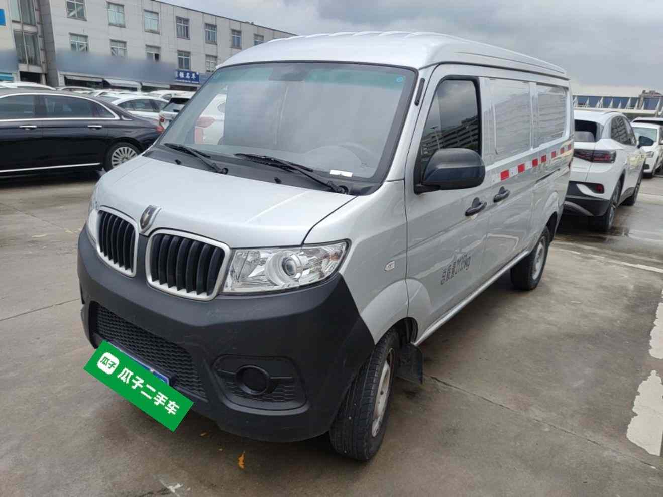 金杯 小海狮X30 2023款 1.5L 超享型厢货2/5座无空调版SWC15M(2)