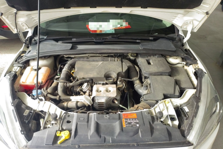 福特 福克斯 2017款 三厢 EcoBoost 125 手动超能风尚型智行版机舱底盘24