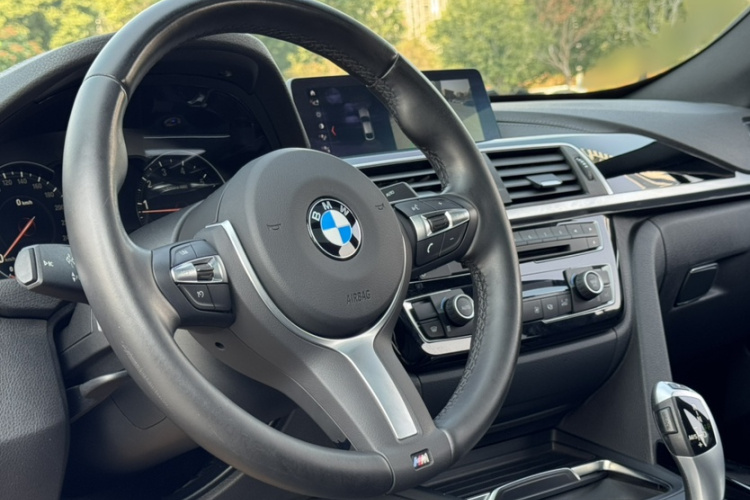 宝马3系GT 2020款 320i M运动套装中控内饰7001