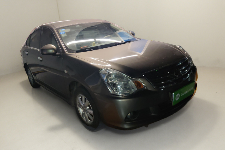 日产 轩逸 2018款 经典 1.6XE+ 手动领先版车身外观3