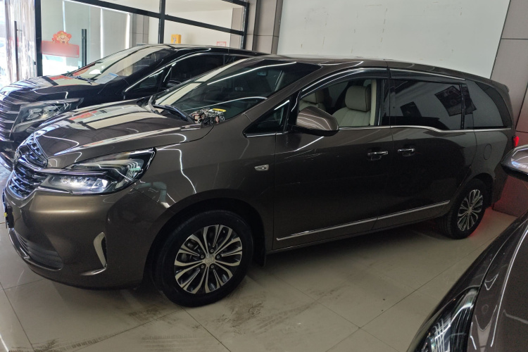 别克GL8 2021款 陆上公务舱 652T 豪华型车身外观4