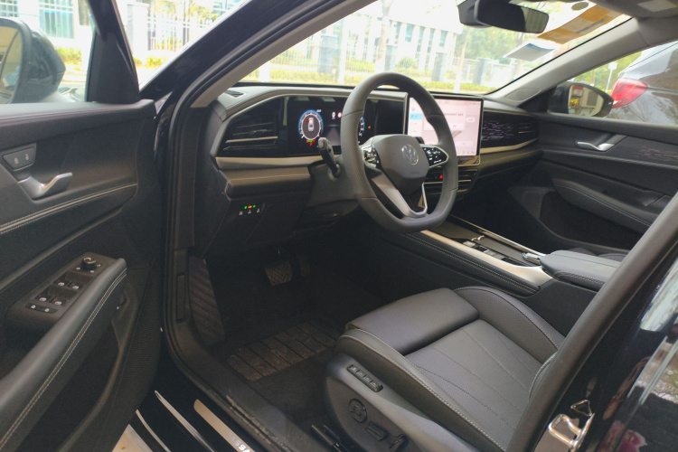大众 帕萨特 2025款 Pro 380TSI 龙耀版中控内饰20