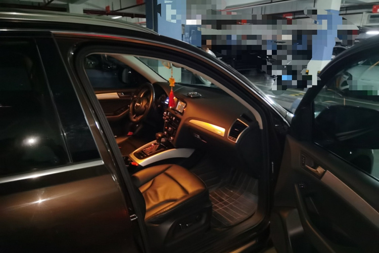 奥迪Q5 2013款 40 TFSI 技术型局部细节9005