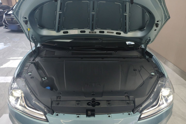 哪吒汽车 哪吒V 2022款 潮 400 Lite机舱底盘24