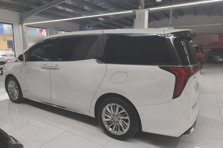 别克 世纪 2023款 2.0T 六座蕴世版车身外观4