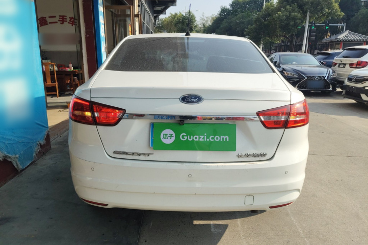 福特 福睿斯 2015款 1.5L 自动时尚型车身外观6