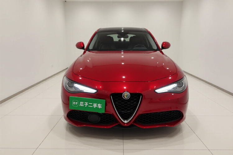 阿尔法·罗密欧 Giulia朱丽叶 2017款 2.0T 280HP Milano限量版车身外观2