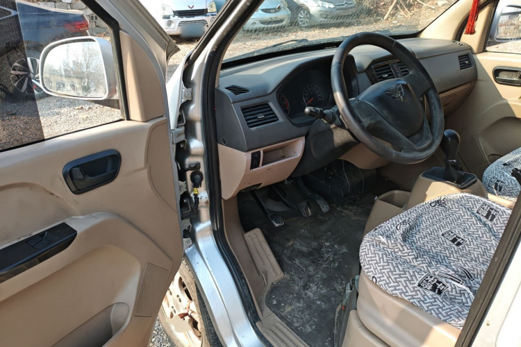 五菱汽车 五菱荣光 2014款 1.2L S 标准型中控内饰20