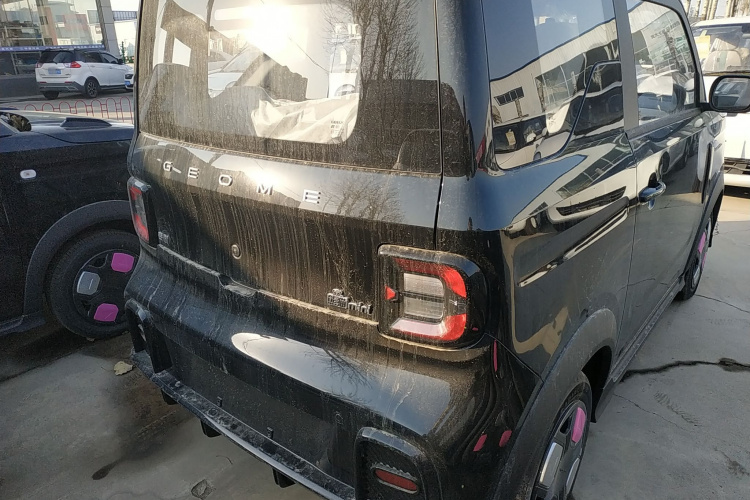 吉利银河 2025款 210km 熊猫卡丁车身外观7