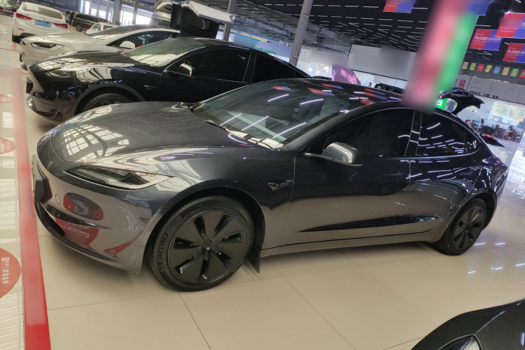 特斯拉 Model 3 2023款 后轮驱动版车身外观6003