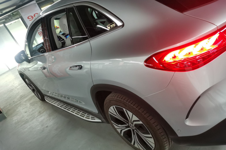 奔驰EQE SUV 2024款 500 4MATIC 豪华版车身外观4