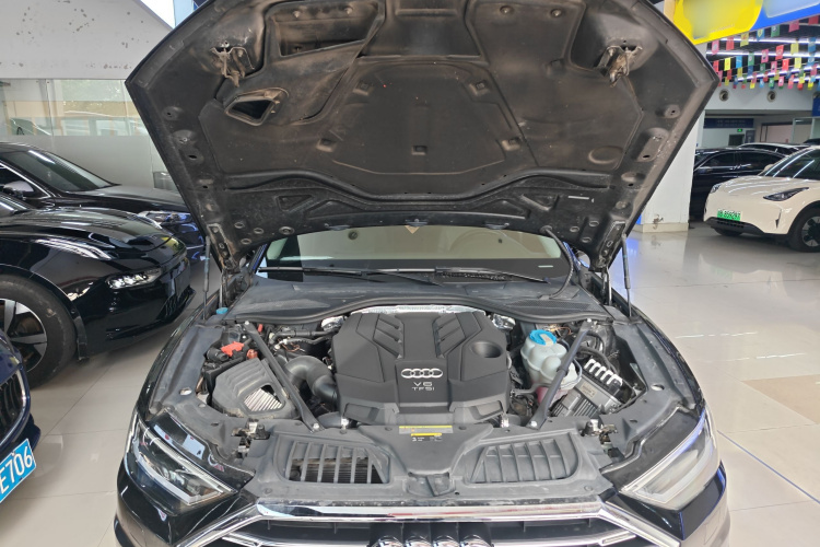 奥迪A8 2018款 A8L 55 TFSI quattro投放版精英型机舱底盘24