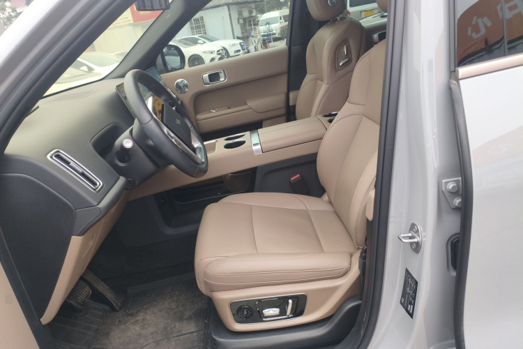 理想汽车 理想L9 2025款 Ultra 智能焕新版中控内饰19
