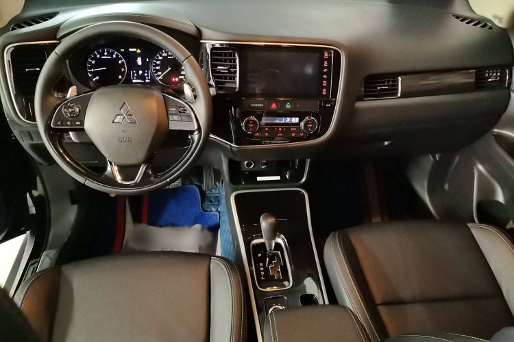 三菱 欧蓝德 2019款 2.4L 四驱致享版 5座 国VI中控内饰7003