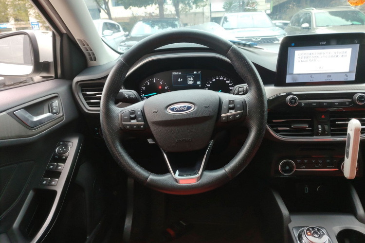 福特 福克斯 2020款 三厢 EcoBoost 180 自动锋潮型中控内饰13